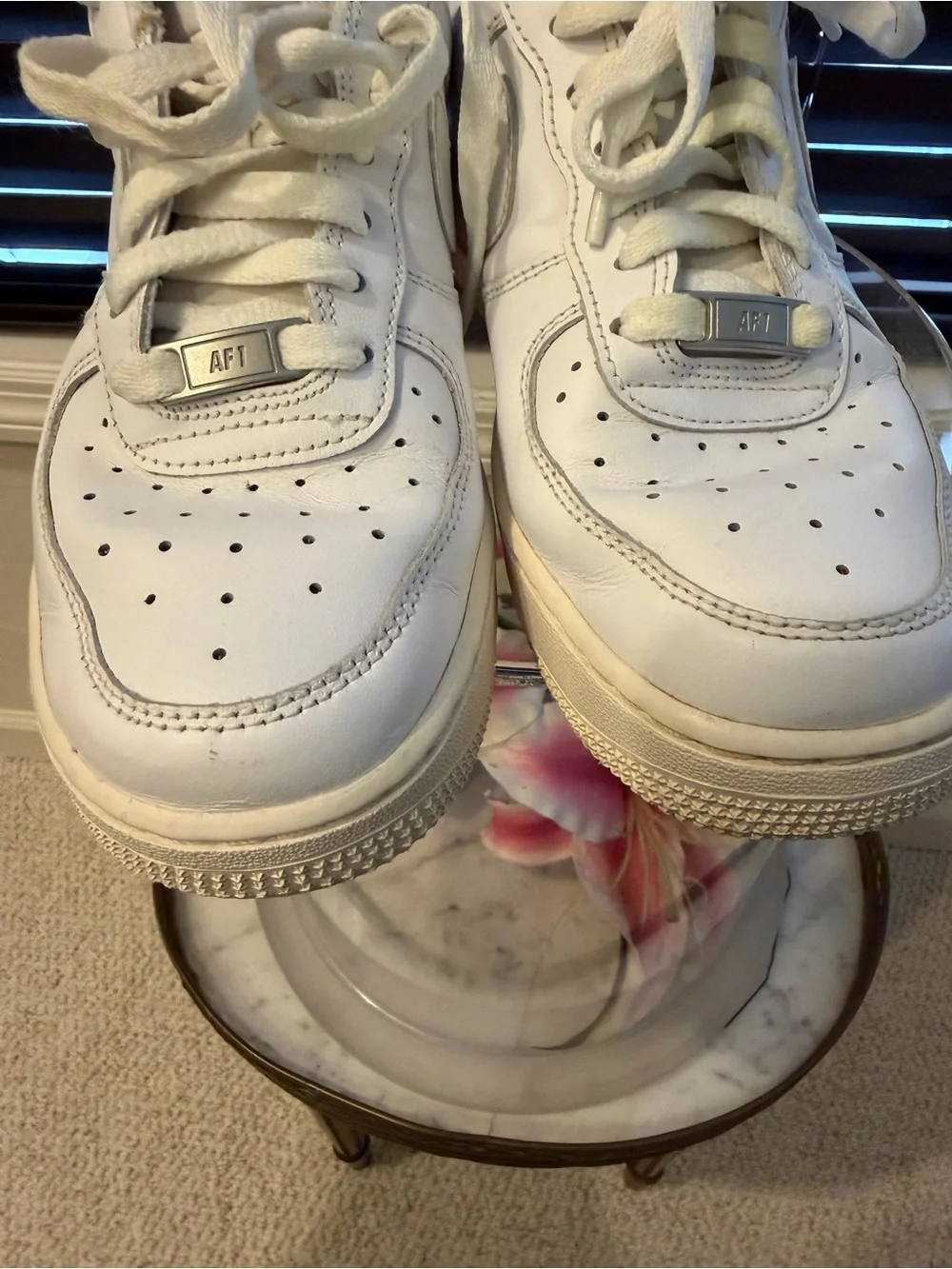 Nike Air Force 1 ‘07 Women’s Size 7.5 Triple White Leather Sneakers DD8959-100